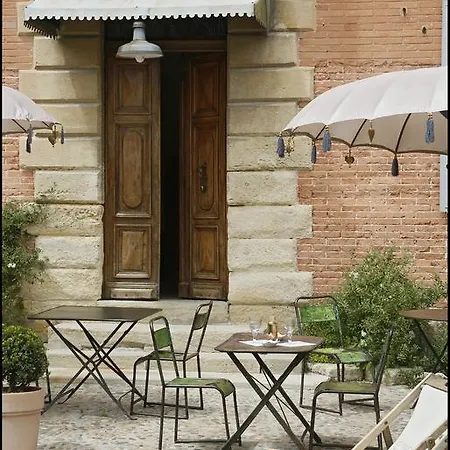 La Maison Rouge D'uzes Bed and breakfast Uzès