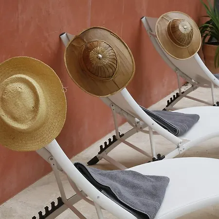 La Maison Rouge D'uzes 4* Uzès