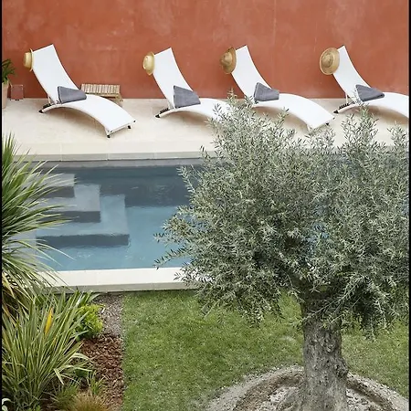 La Maison Rouge D'uzes Bed and breakfast Uzès