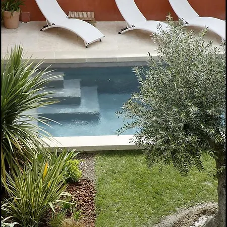 La Maison Rouge D'uzes Frühstückspension Uzès