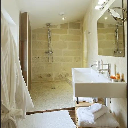 Bed and breakfast La Maison Rouge D'uzes 4*