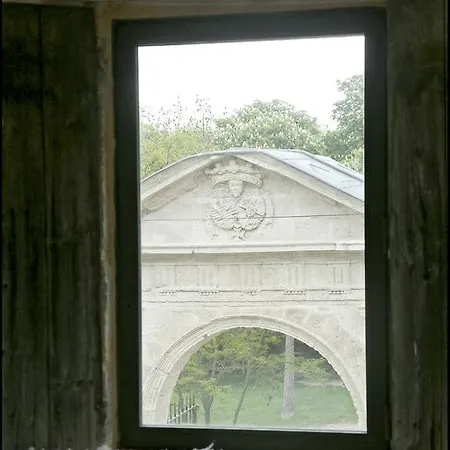 La Maison Rouge D'uzes