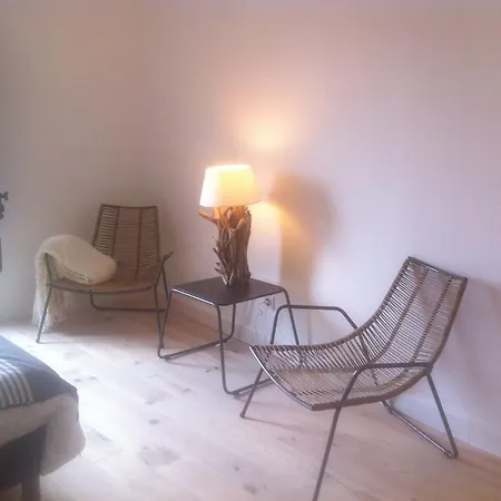 La Maison Rouge D'uzes Bed and breakfast