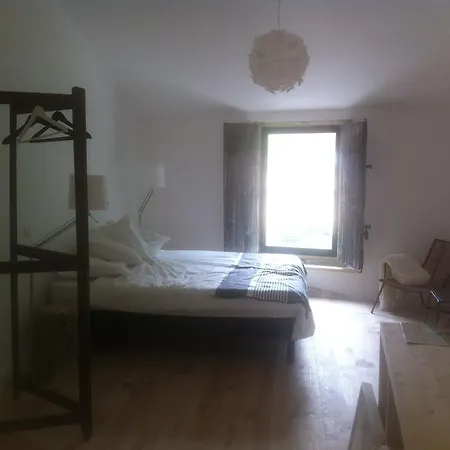 La Maison Rouge D'uzes Bed and breakfast
