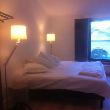 La Maison Rouge D'uzes