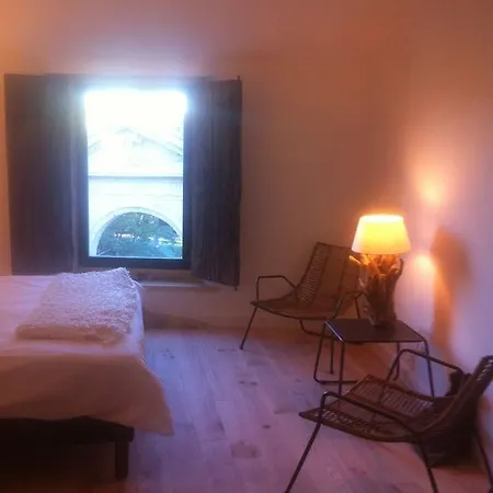 La Maison Rouge D'uzes Bed and breakfast Uzès