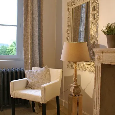 La Maison Rouge D'uzes Bed and breakfast 4*