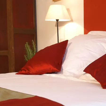 La Maison Rouge D'uzes