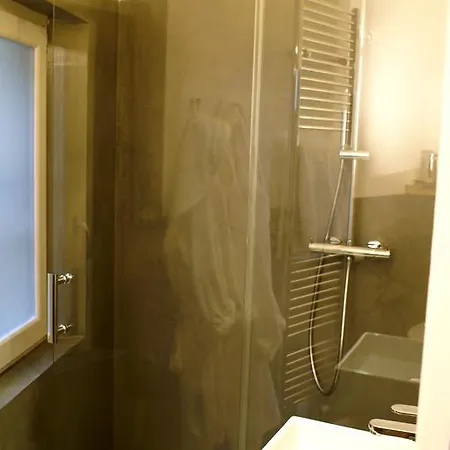 Bed and breakfast La Maison Rouge D'uzes 4*