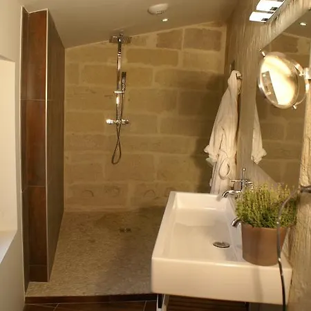 La Maison Rouge D'uzes 4*