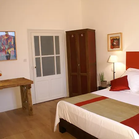 La Maison Rouge D'uzes Bed and breakfast Uzès